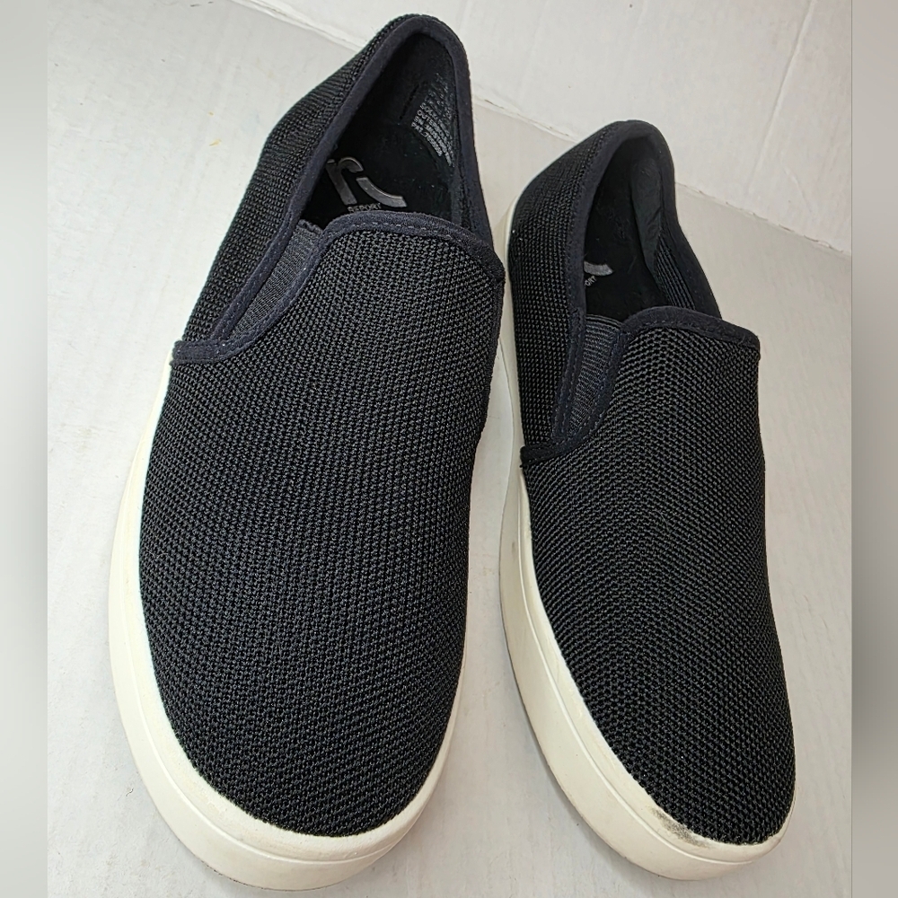 REPORT  Women's  Slip-on Sneakers